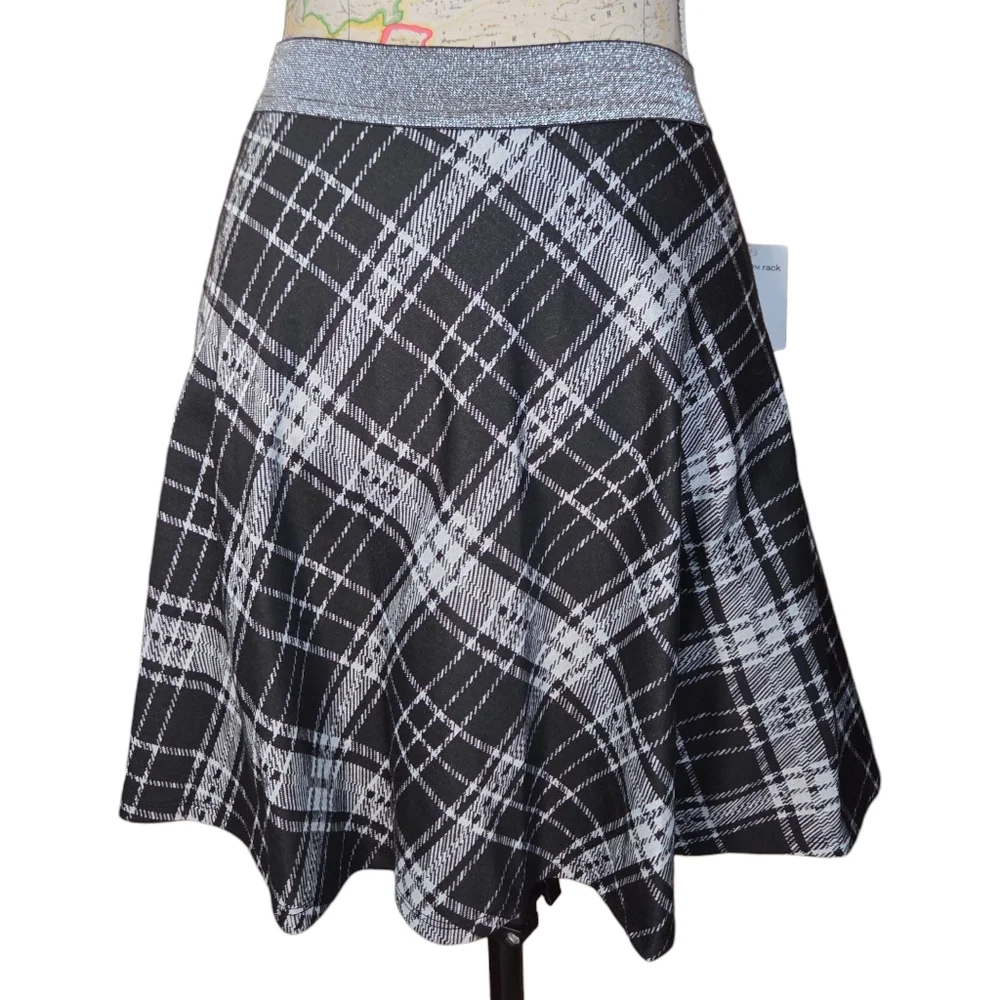 Zunie Size 14 Preppy Black White Plaid Mini Skirt Silver Waistband NWT Academia